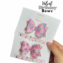 Load image into Gallery viewer, Birthday cupcake bow
