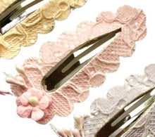 Load image into Gallery viewer, Pastel Lace snap clips
