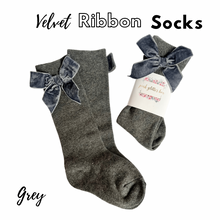 Load image into Gallery viewer, Velvet ribbon socks
