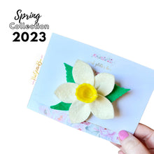 Load image into Gallery viewer, Spring Daffodil bow
