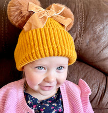 Load image into Gallery viewer, Pom Pom hats
