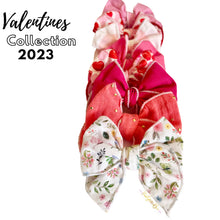 Load image into Gallery viewer, Valentine’s poppy bow - pink
