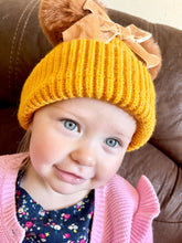Load image into Gallery viewer, Pom Pom hats
