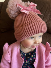 Load image into Gallery viewer, Pom Pom hats
